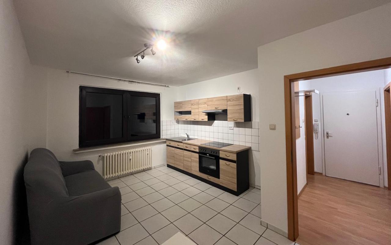 Zimmer Fuer Monteure, Handwerker Oder Reisende Essen Exteriér fotografie